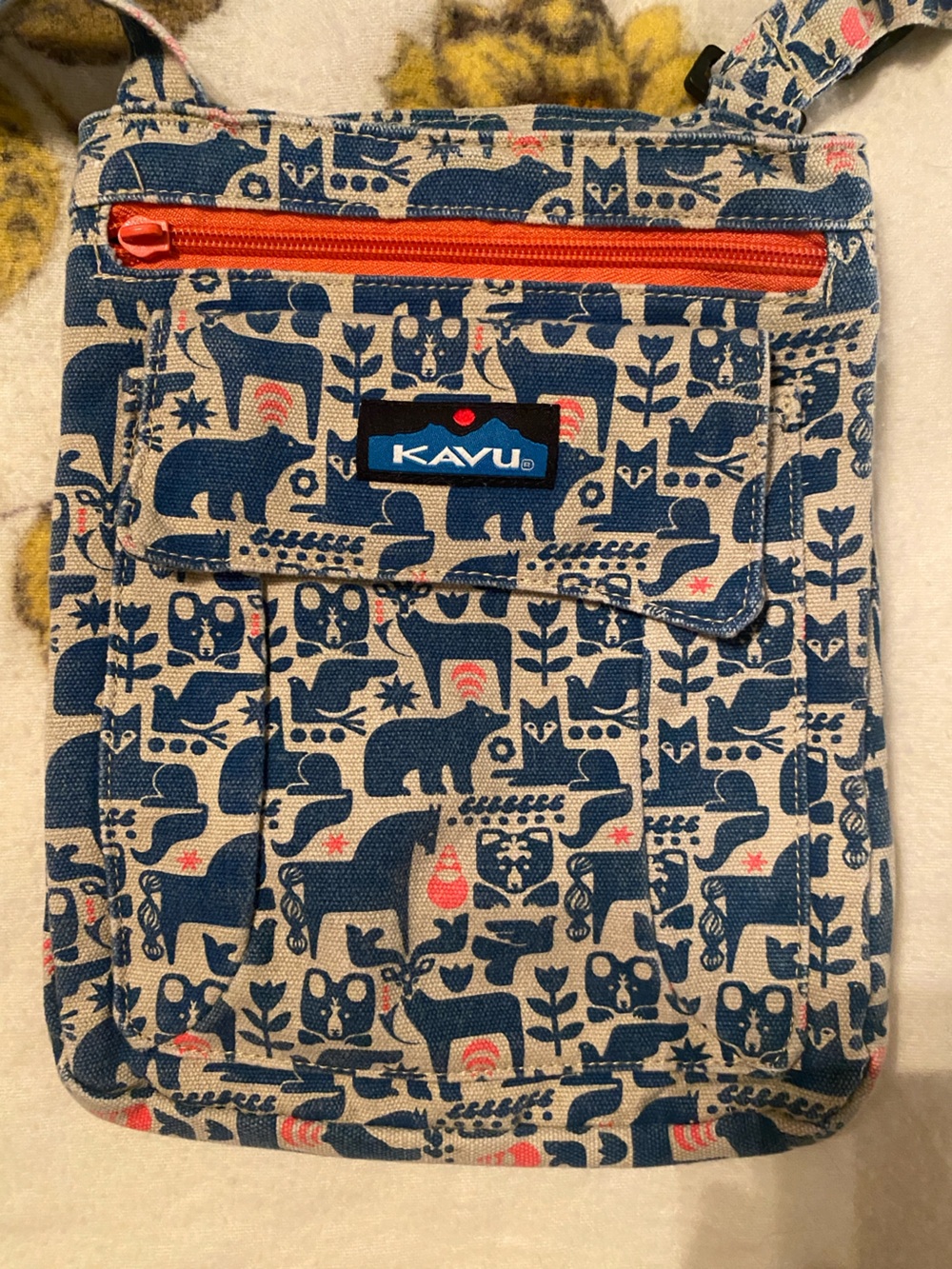 Kavu Keeper Crossbody Bag Cozy Critters Print - Picture 2 of 8